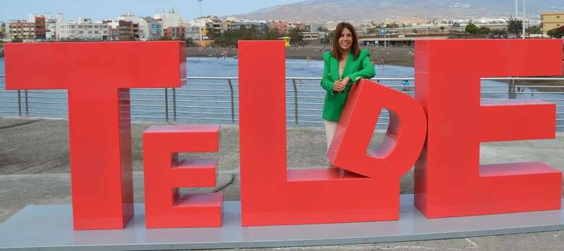 La alcaldesa en el muelle de Melenara/TA.